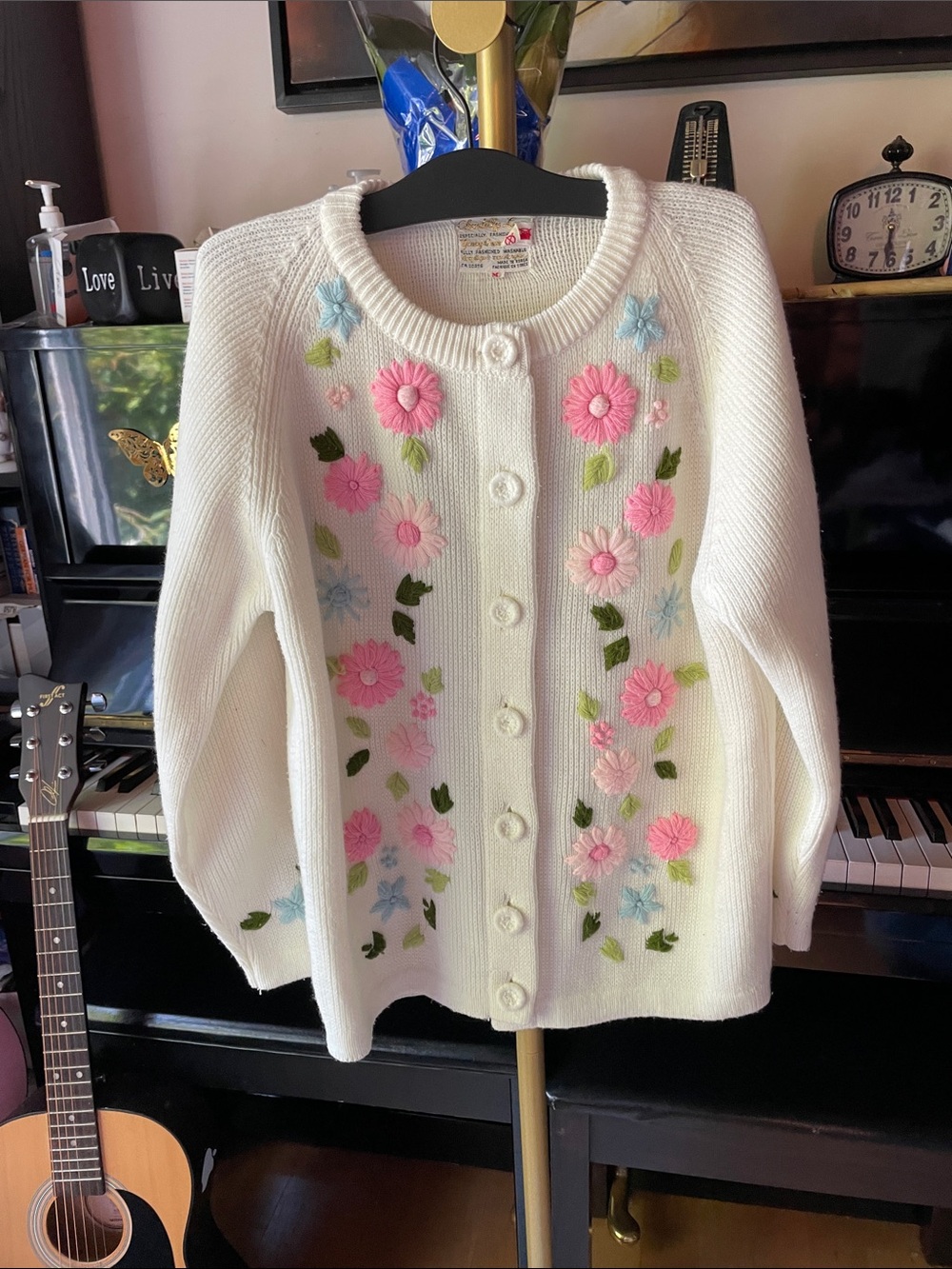 VTG Ally Fashion White Floral Embroidered Button-Up Cardigan